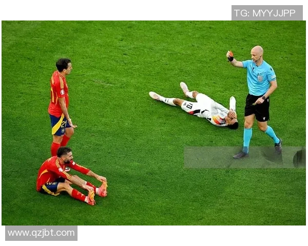 足球明星球员手球瞬间精彩回顾视频集锦让你领略比赛中的精彩时刻